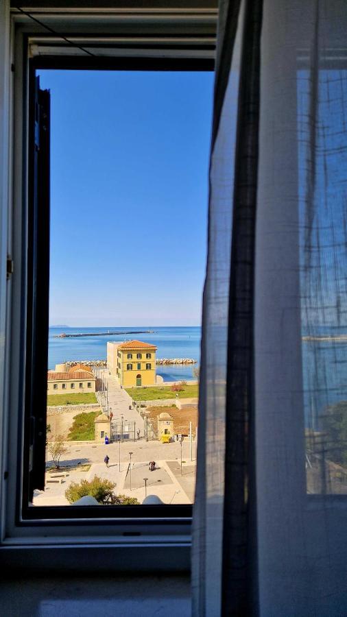Almare - Sea Front Apartment Ливорно Екстериор снимка