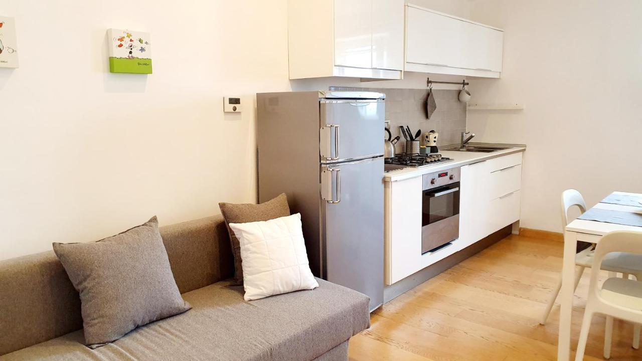 Almare - Sea Front Apartment Ливорно Екстериор снимка